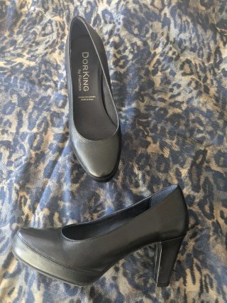 Zapatos de piel ,  Dorking Negros Tacón