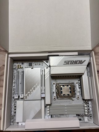X870E AORUS ELITE WIFI7 ICE