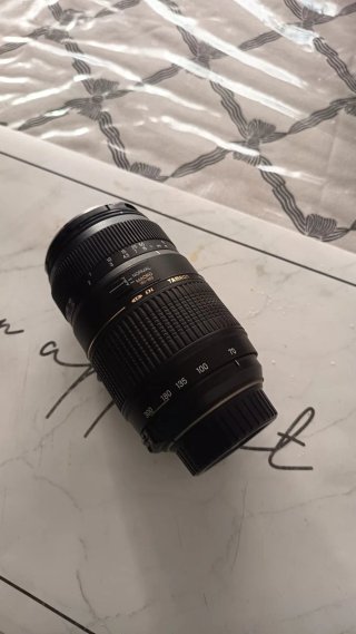 Objetivo Tamron 70-300mm Tele-Macro