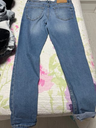 Pantalón vaquero desgastado talla 42