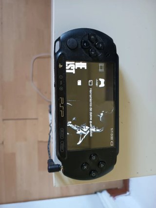 PSP Street E1000 + caricatore + custodia + giochi