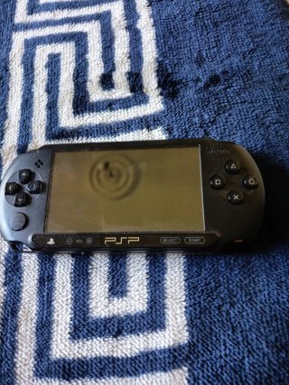 PSP Street E1000 + caricatore + custodia + giochi