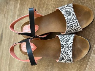 Cuñas Desigual Blancas y Negras