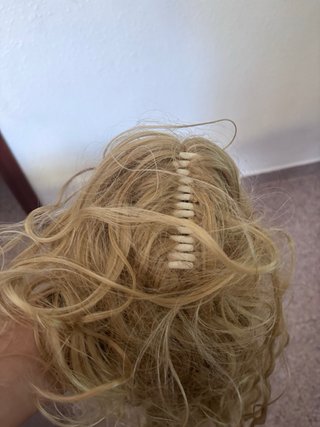 Peluca negra y rubia