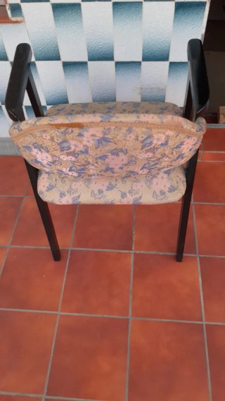 Sillas tapizadas con estampado floral