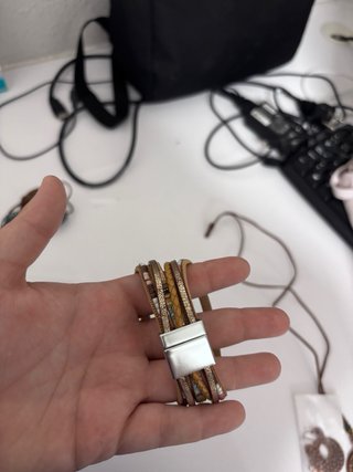 Pulsera multicapa con cierre magnético