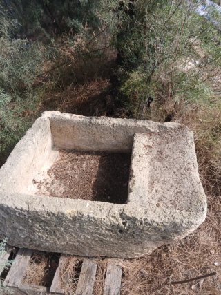 Pila de piedra antigua