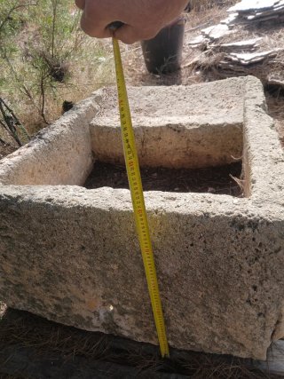 Pila de piedra antigua