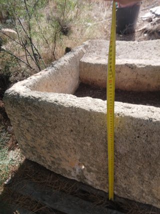 Pila de piedra antigua