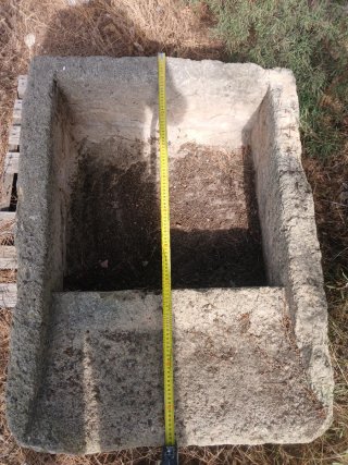 Pila de piedra antigua