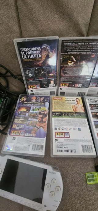 PSP 1000 Bianca + 6 Giochi + Scheda Memoria