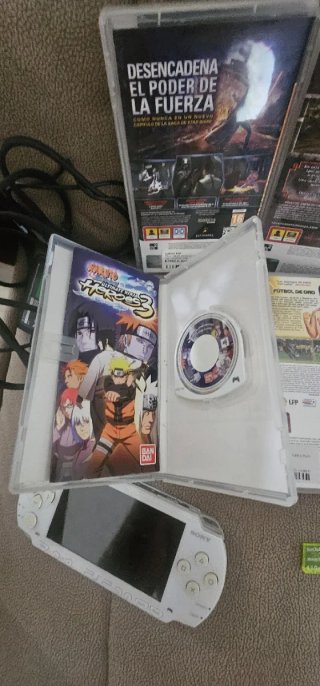 PSP 1000 Bianca + 6 Giochi + Scheda Memoria