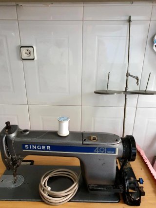 Máquina de coser Singer 49 D200GA