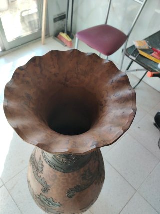 Jarrón de cerámica grande con base