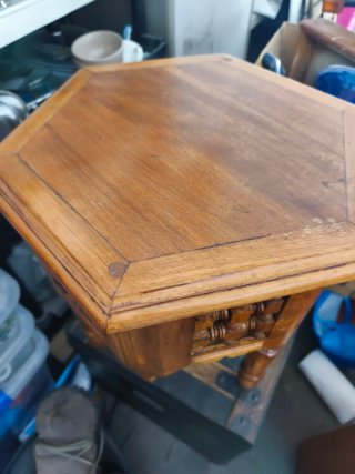 Mesa y taburete