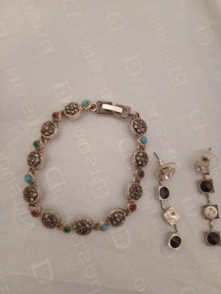 Pulsera y pendientes multicolor