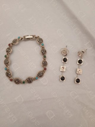 Pulsera y pendientes multicolor