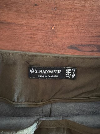 Falda pantalón cuero Stradivarius verde militar