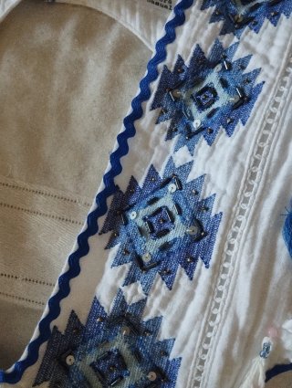 Vestido Sfera blanco bordado en azul