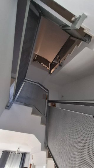 Barandilla metálica para escalera. URGE.