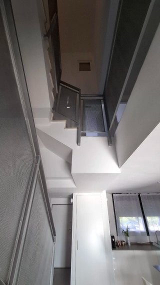 Barandilla metálica para escalera. URGE.