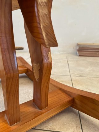 Caballito balancín de madera maciza, color miel.