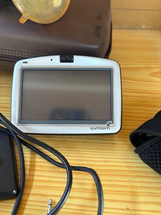 Navegador GPS TomTom con accesorios