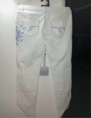 Pantalones blancos Desigual bordados verano