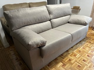 Sofá de tela beige casi sin uso