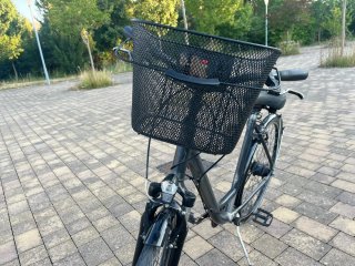 Bicicleta urbana de paseo negra de marca Kalkahoff