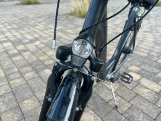 Bicicleta urbana de paseo negra de marca Kalkahoff