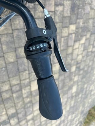 Bicicleta urbana de paseo negra de marca Kalkahoff