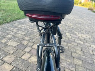 Bicicleta urbana de paseo negra de marca Kalkahoff
