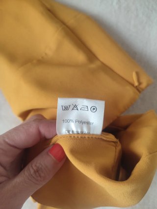 Top Fusil Bimani amarillo mostaza escote pico
