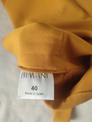 Top Fusil Bimani amarillo mostaza escote pico