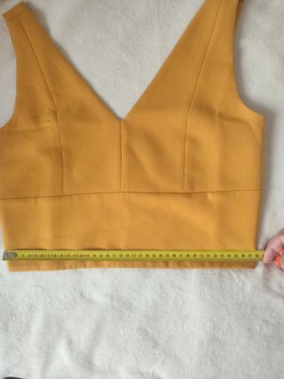 Top Fusil Bimani amarillo mostaza escote pico