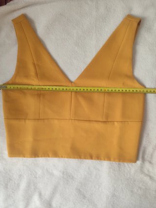 Top Fusil Bimani amarillo mostaza escote pico