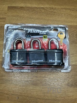 Candado de acero laminado con llave Master Lock