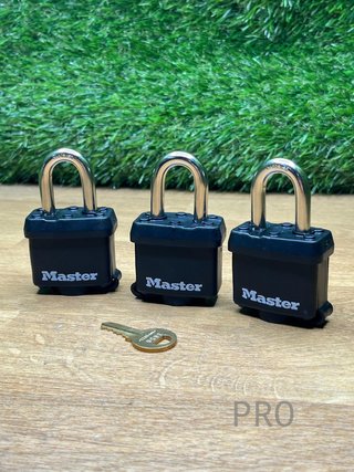Candado de acero laminado con llave Master Lock