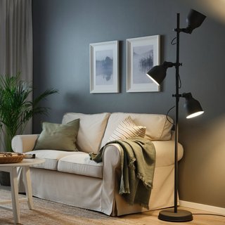 Lámpara de pie IKEA HEKTAR gris