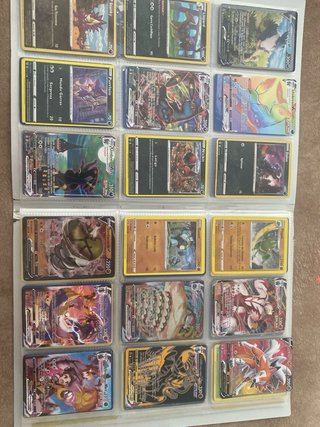 Álbum de cartas Pokémon, unas 210 cartas