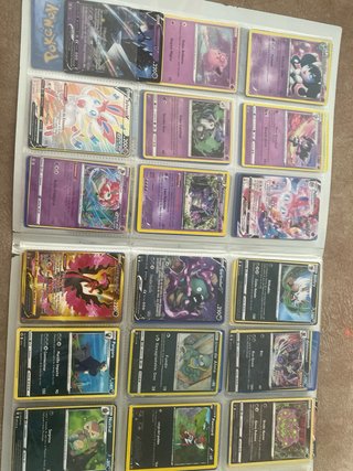 Álbum de cartas Pokémon, unas 210 cartas