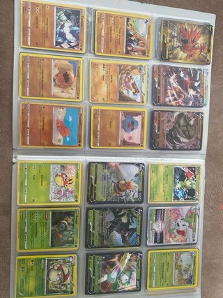 Álbum de cartas Pokémon, unas 210 cartas