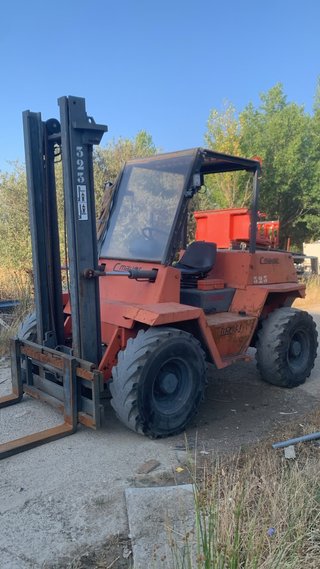 Carretilla elevadora 4x4 diésel 2.500 kg