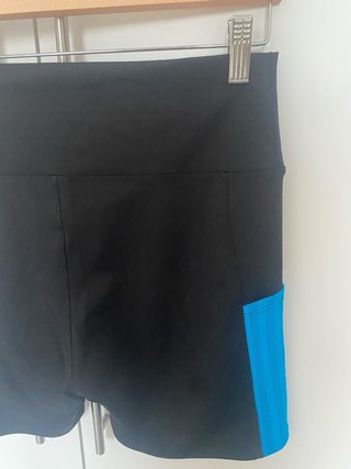 Mallas cortas deportivas negras y azules