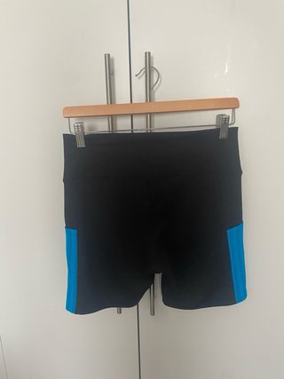 Mallas cortas deportivas negras y azules