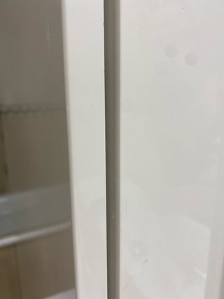 Muebles de baño, lavabo, espejo y grifo