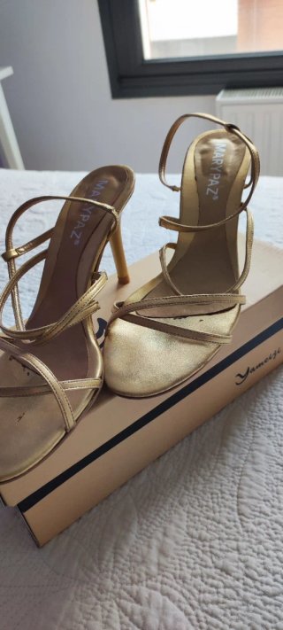 Sandalias Mary Paz Talla 37 Doradas