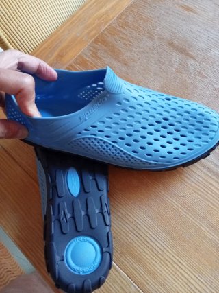 Zapatos de piscina azules