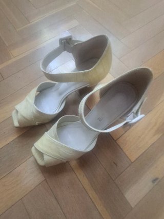 Sandalias Peep Toe Beige